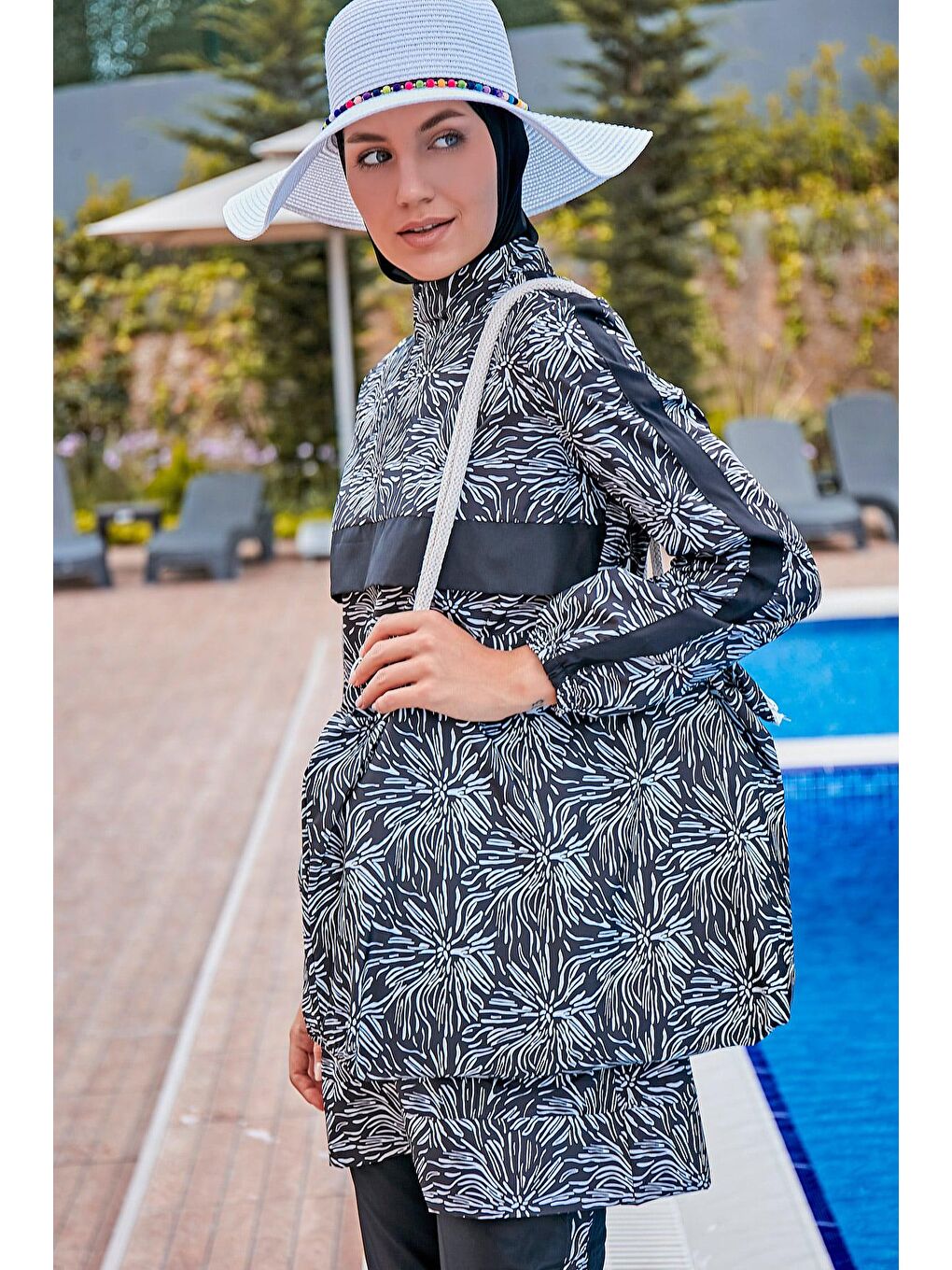 Siyah Desenli Tam Kapalı Tesettür Mayo R2306