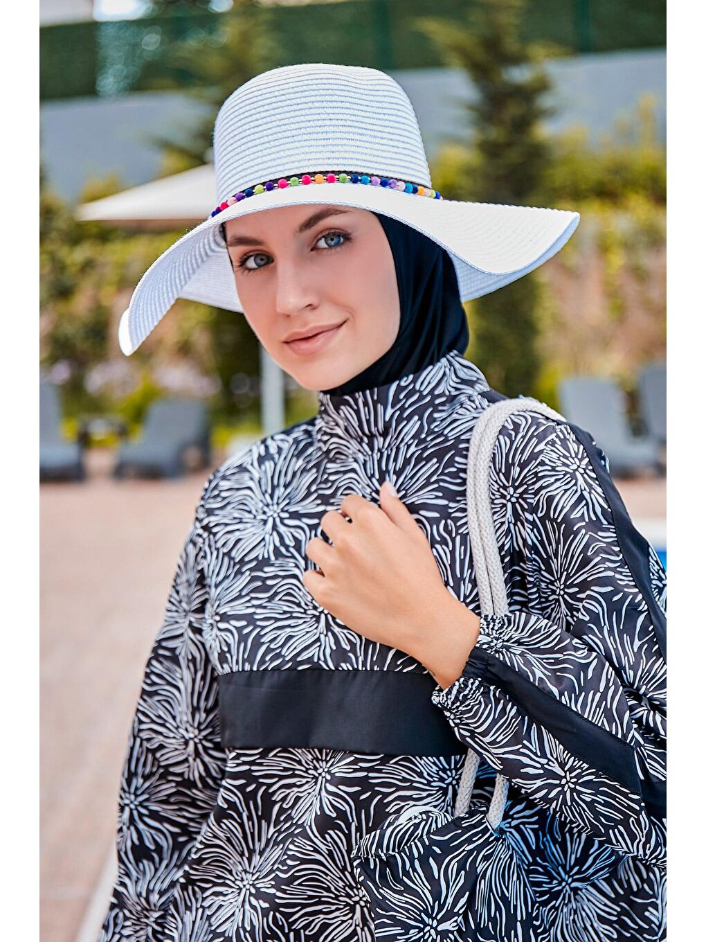 Siyah Desenli Tam Kapalı Tesettür Mayo R2306-1