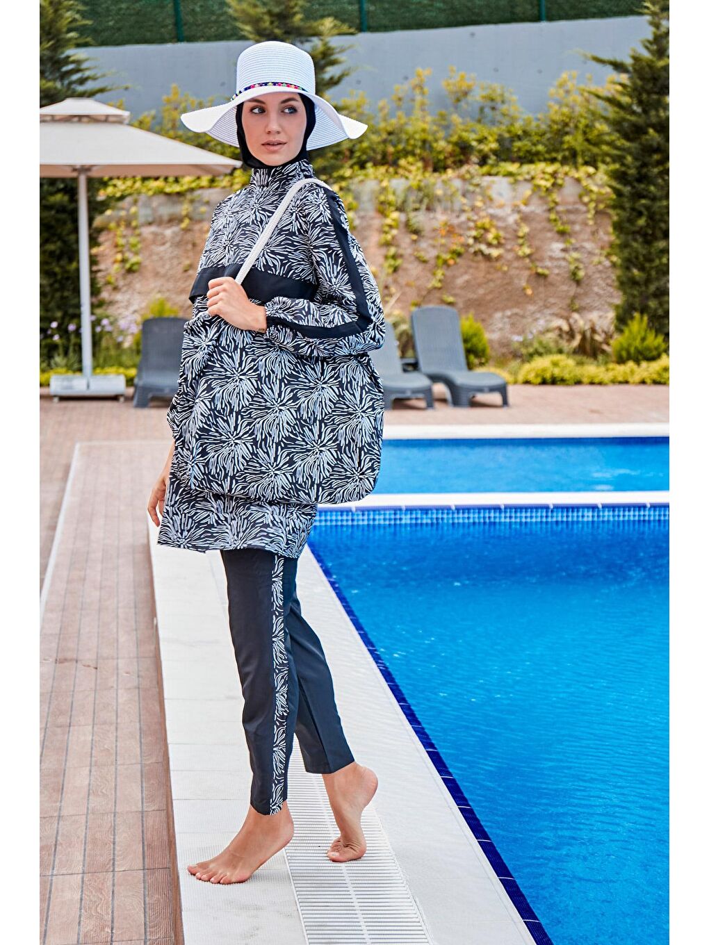 Siyah Desenli Tam Kapalı Tesettür Mayo R2306-2