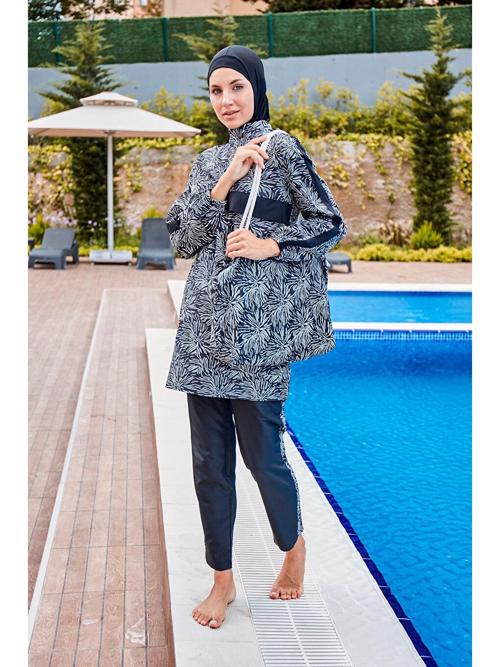 Siyah Desenli Tam Kapalı Tesettür Mayo R2306-3