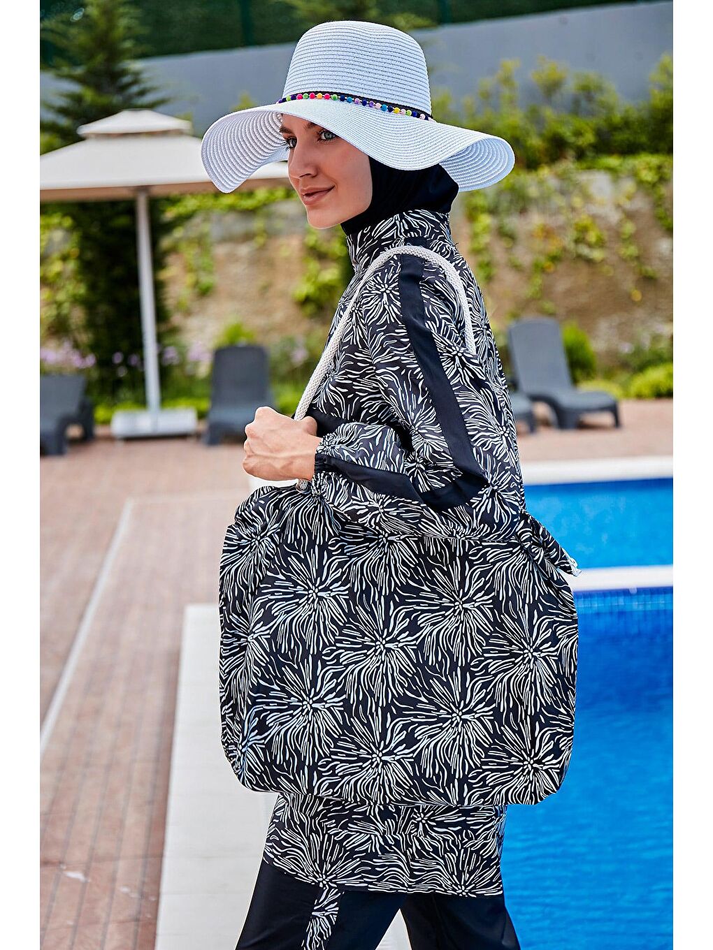 Siyah Desenli Tam Kapalı Tesettür Mayo R2306-4