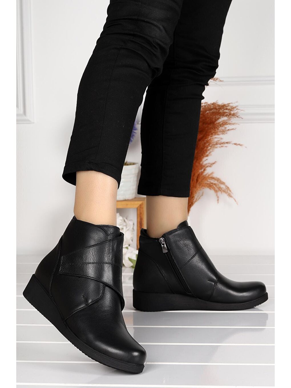 Siyah 303-1 Deri Cırtlı Günlük Anne Bot Ayakkabı-1