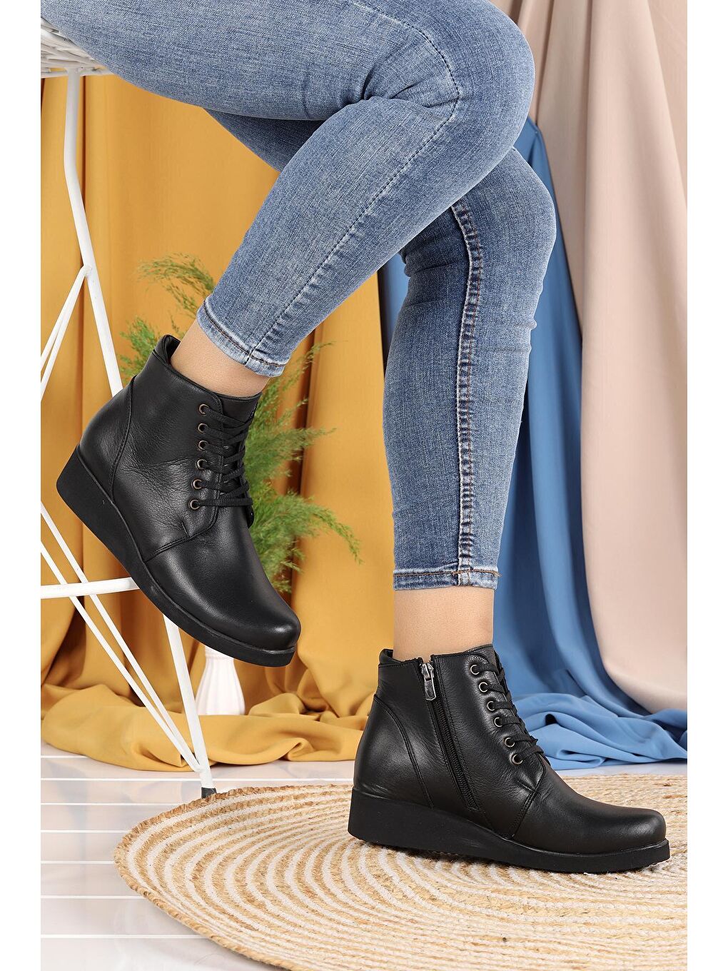 Siyah 303 Deri Bağcıklı Günlük Anne Bot Ayakkabı-1