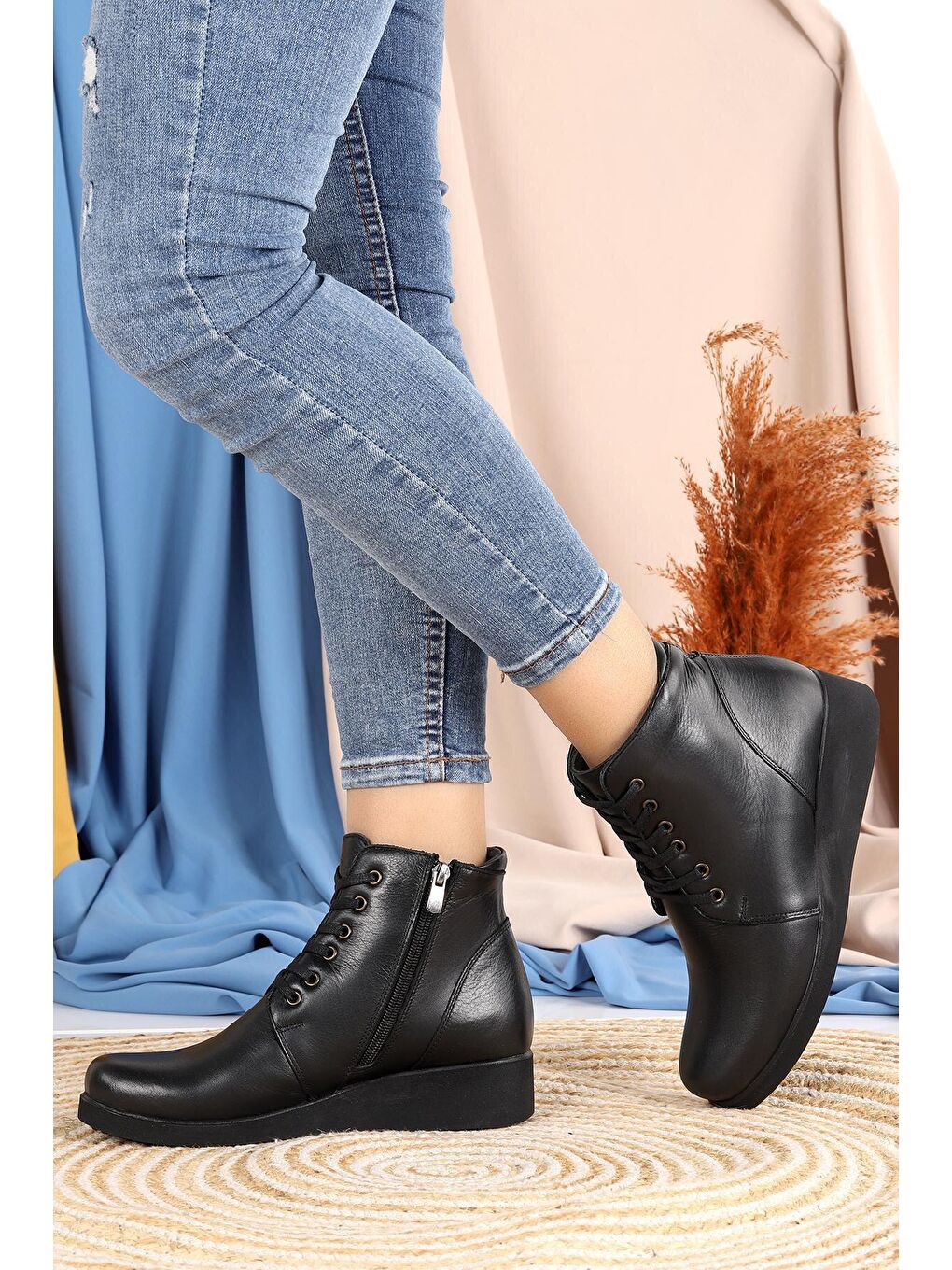 Siyah 303 Deri Bağcıklı Günlük Anne Bot Ayakkabı-2