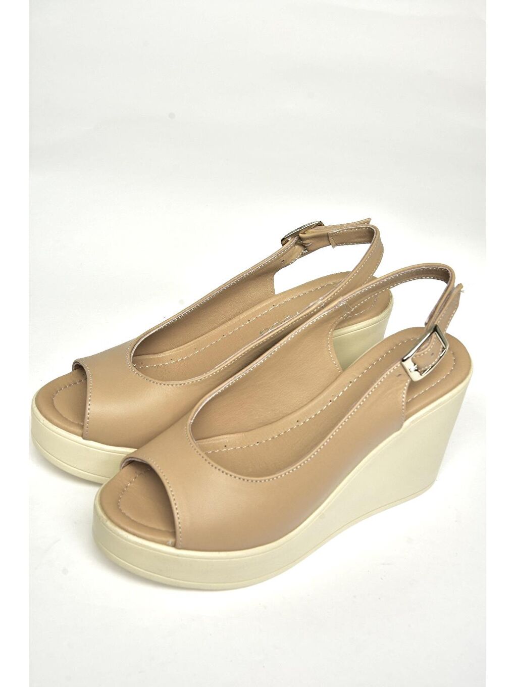 U5552250 Bej Kadın Dolgu Topuklu Ayakkabı-1
