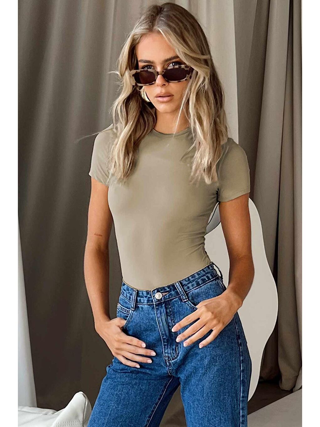 Bej Bisiklet Yaka Basic Kadın Tişört Mg1725