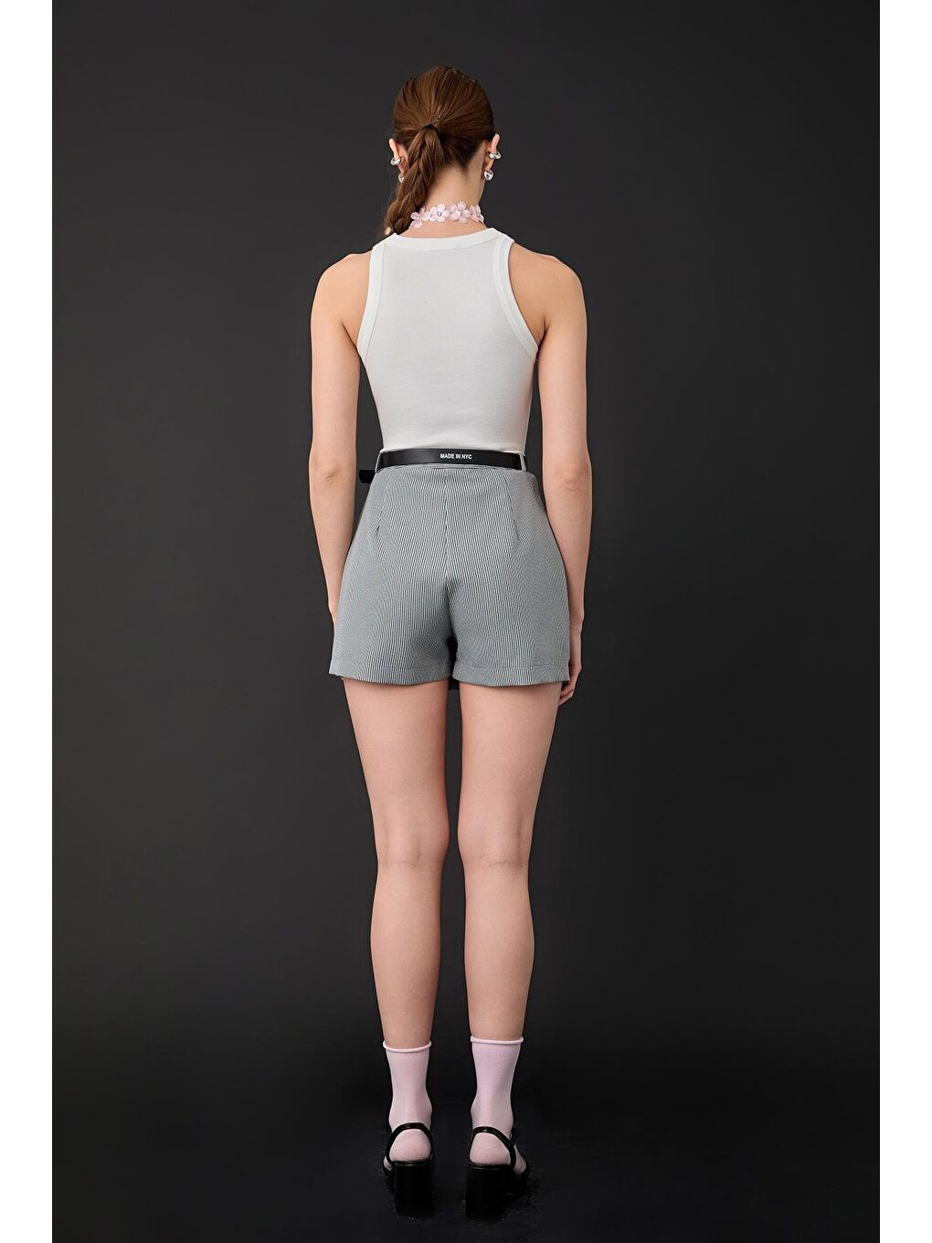 İnce Çizgi Detaylı Kemerli Şort Etek Gri-4