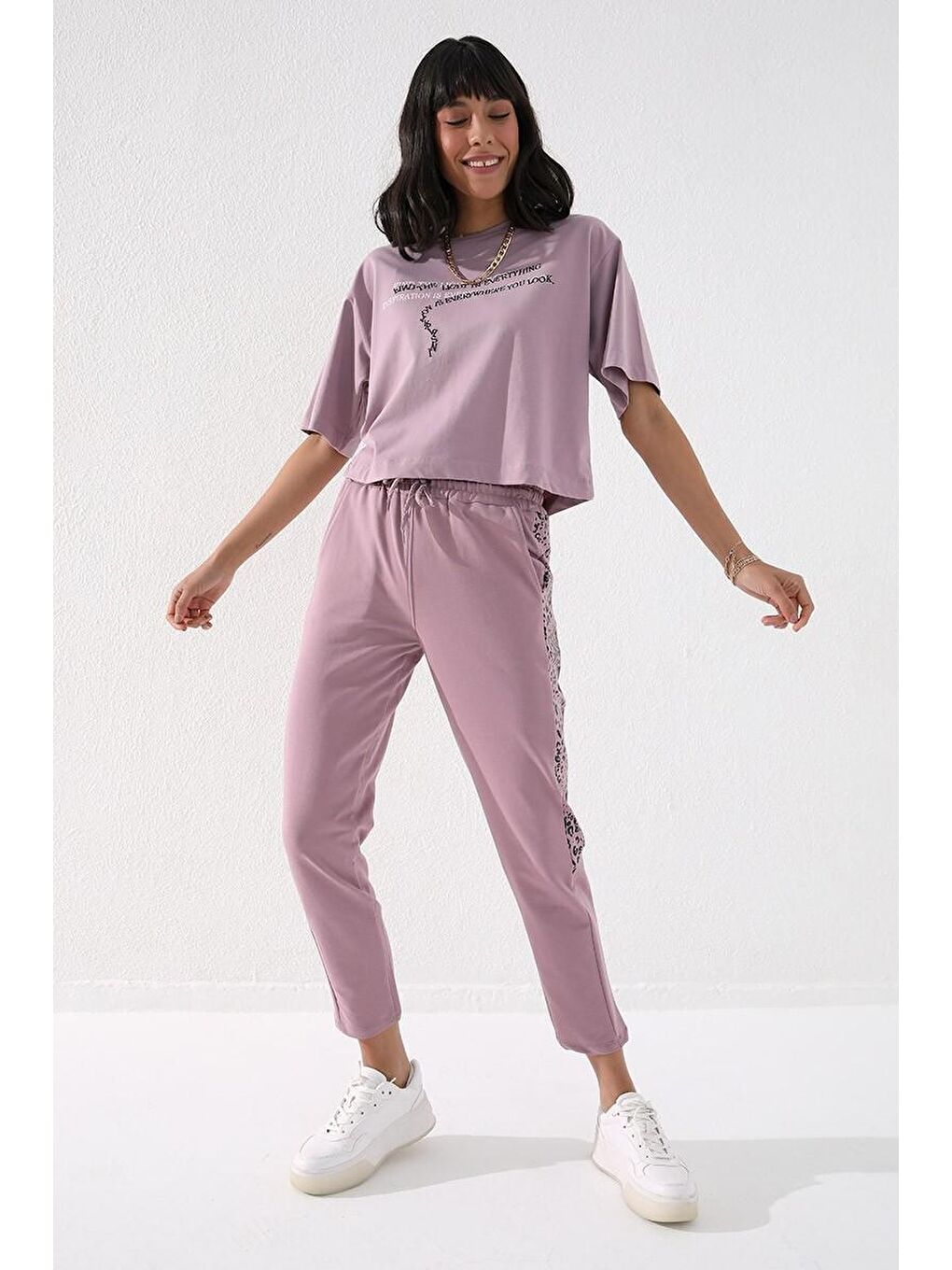 Pembe Gül Kurusu Yanları Leopar Desenli Rahat Form Dar Paça Kadın Eşofman Alt - 94572-2