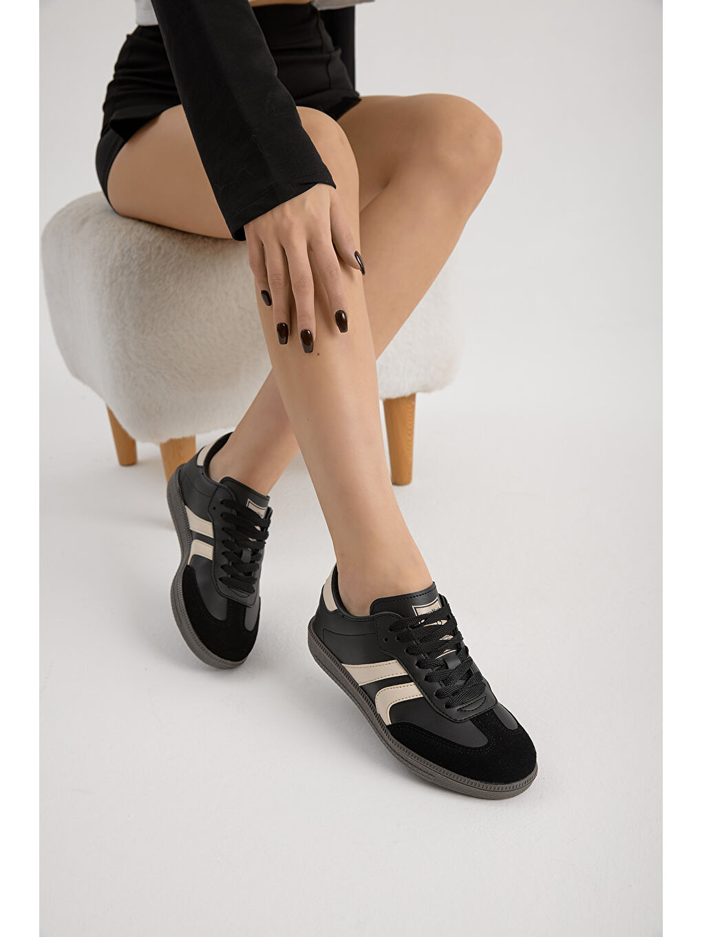 Kadın Siyah Bej Termo Taban Yanı Şeritli Bağcıklı Spor Ayakkabı-2