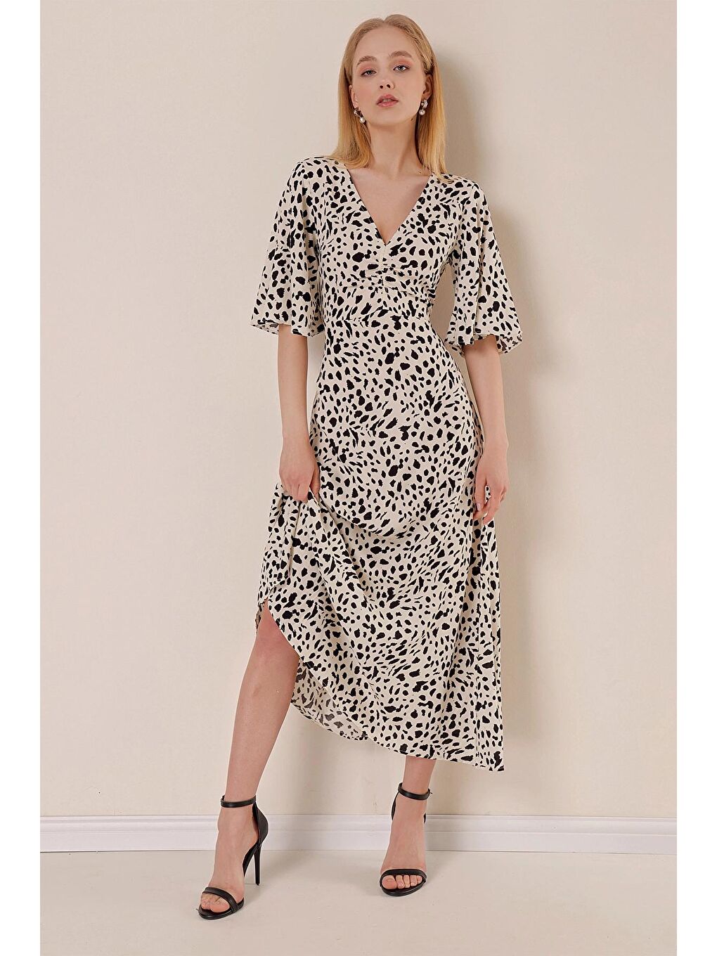 Bej Taş V Yaka Kısa Kol Desenli Elbise-2