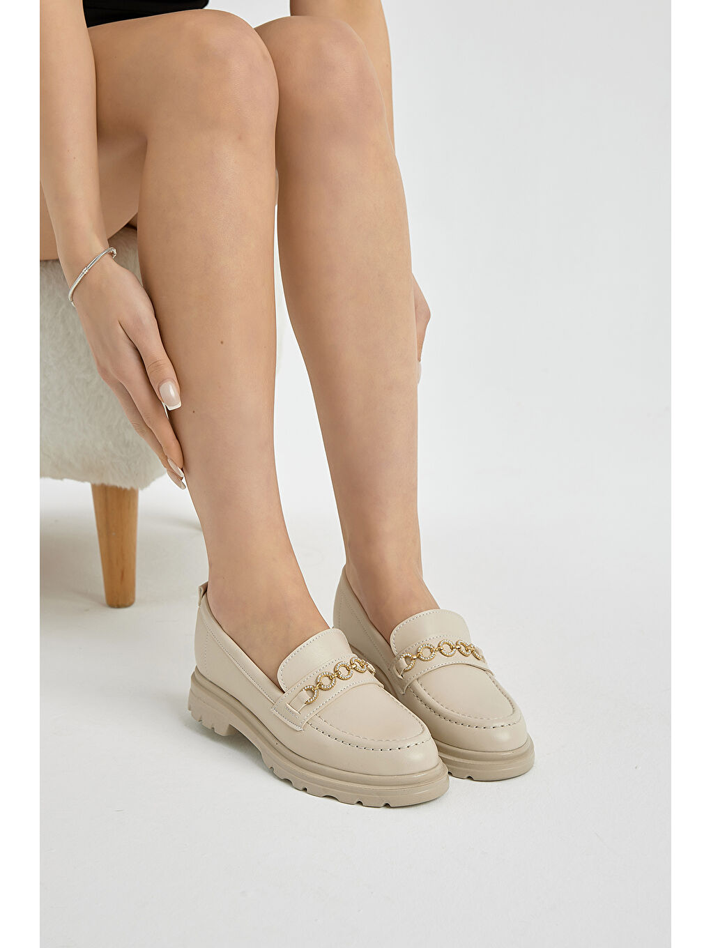 Kadın Bej Kalın Poli Taban Zincir Aksesuarlı Günlük Loafer-1
