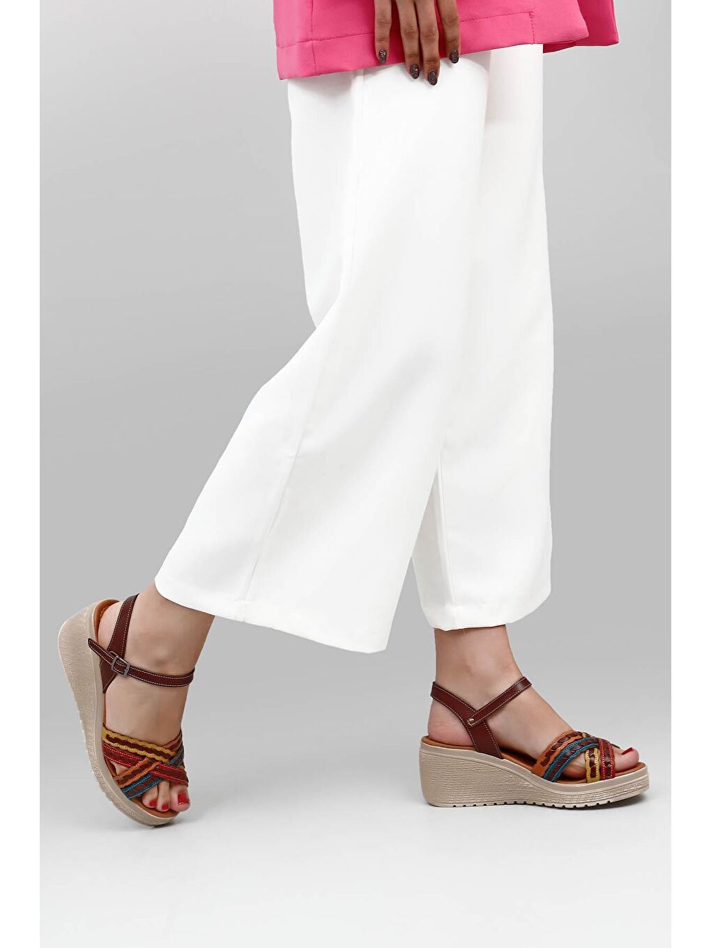 Kahverengi KAHVERENGİ  Hakiki Deri Kadın Dolgu Taban Sandalet 45258