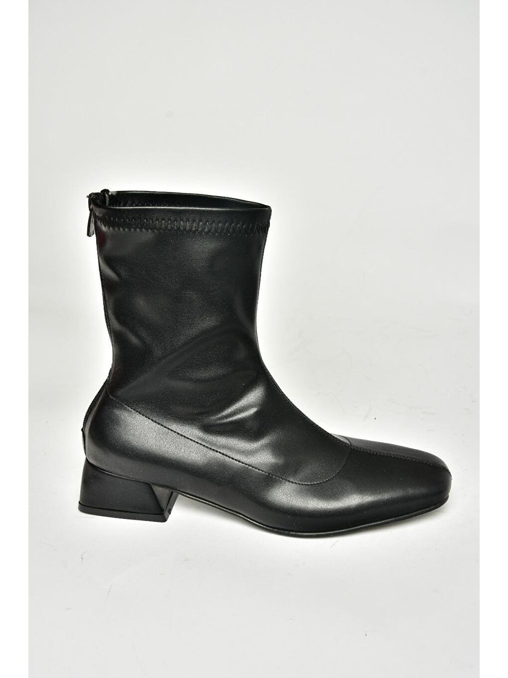 T6427490 Siyah Kadın Bot