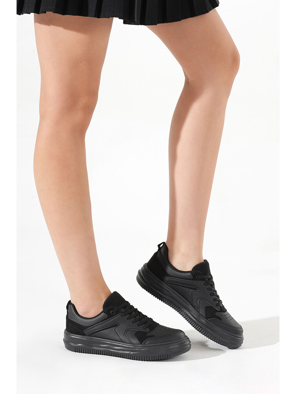 Kadın Siyah Termo Taban Bağcıklı Spor Ayakkabı-3