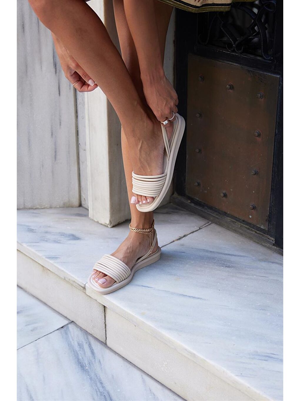 Bej Kadın Biyeli Puf Sandalet-2