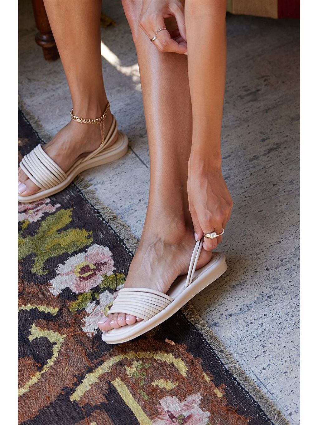 Bej Kadın Biyeli Puf Sandalet-4