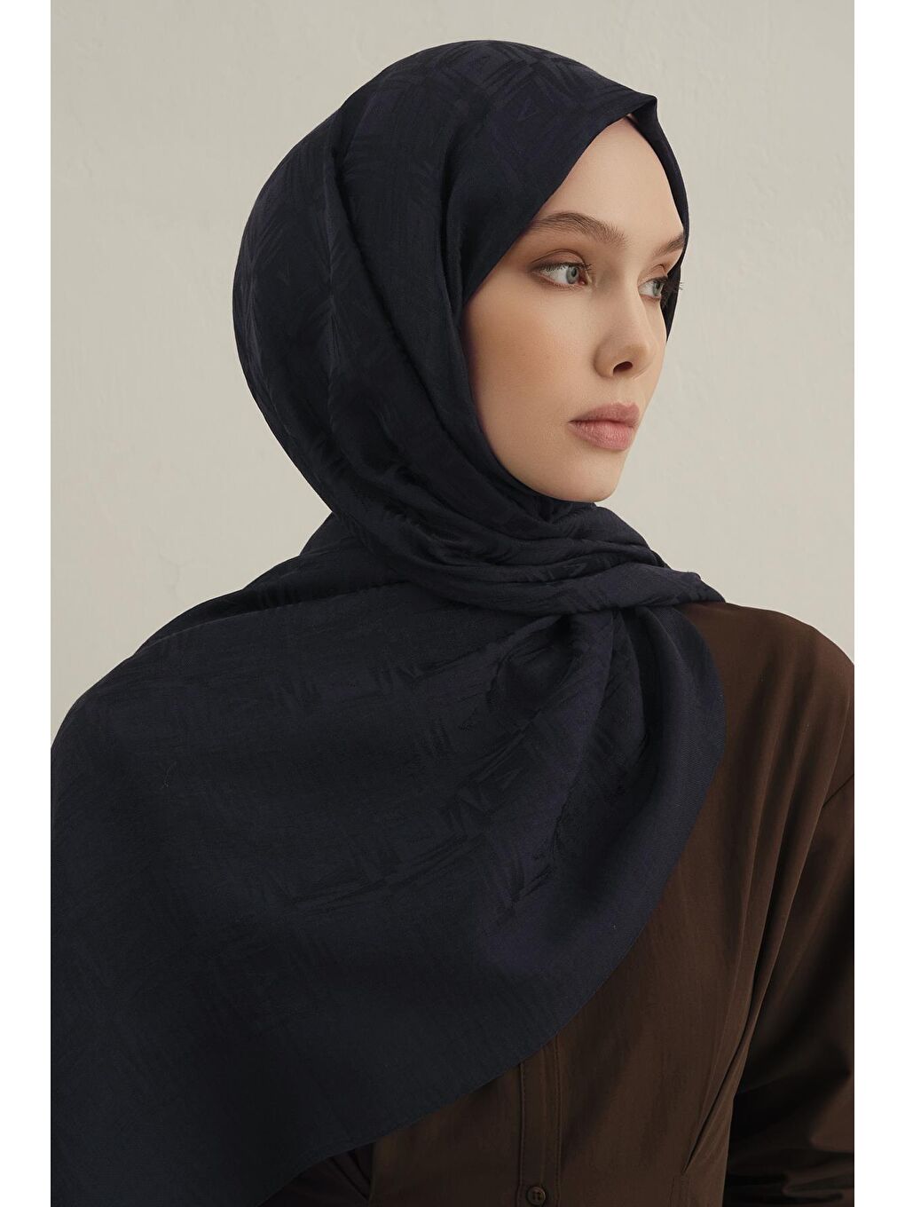 Siyah Lyocell Naia Kare Monogram Şal 6 03-1