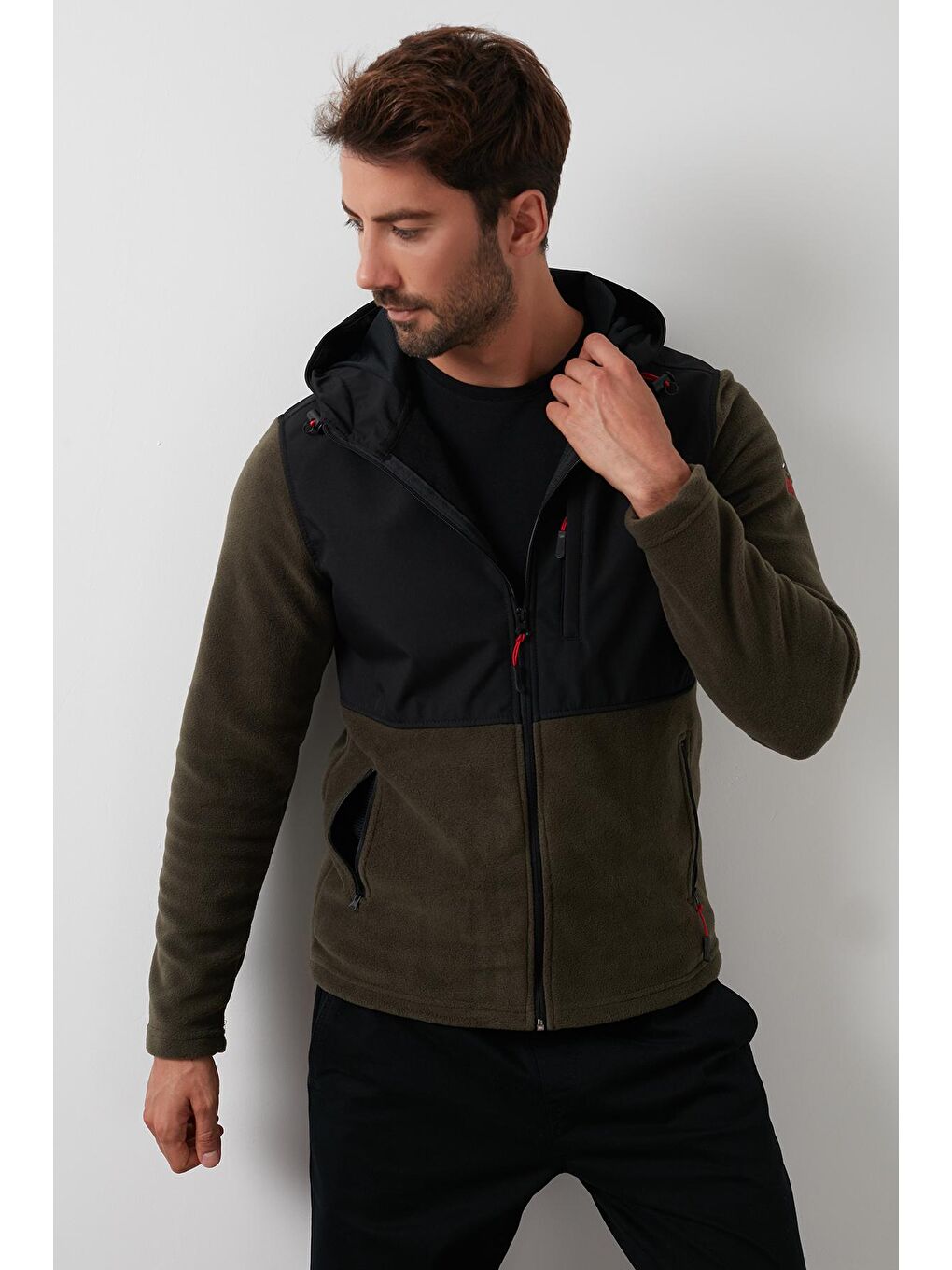 Siyah Kapüşonlu Dik Yaka Şardonlu Slim Fit Erkek Sweatshirt 5655268