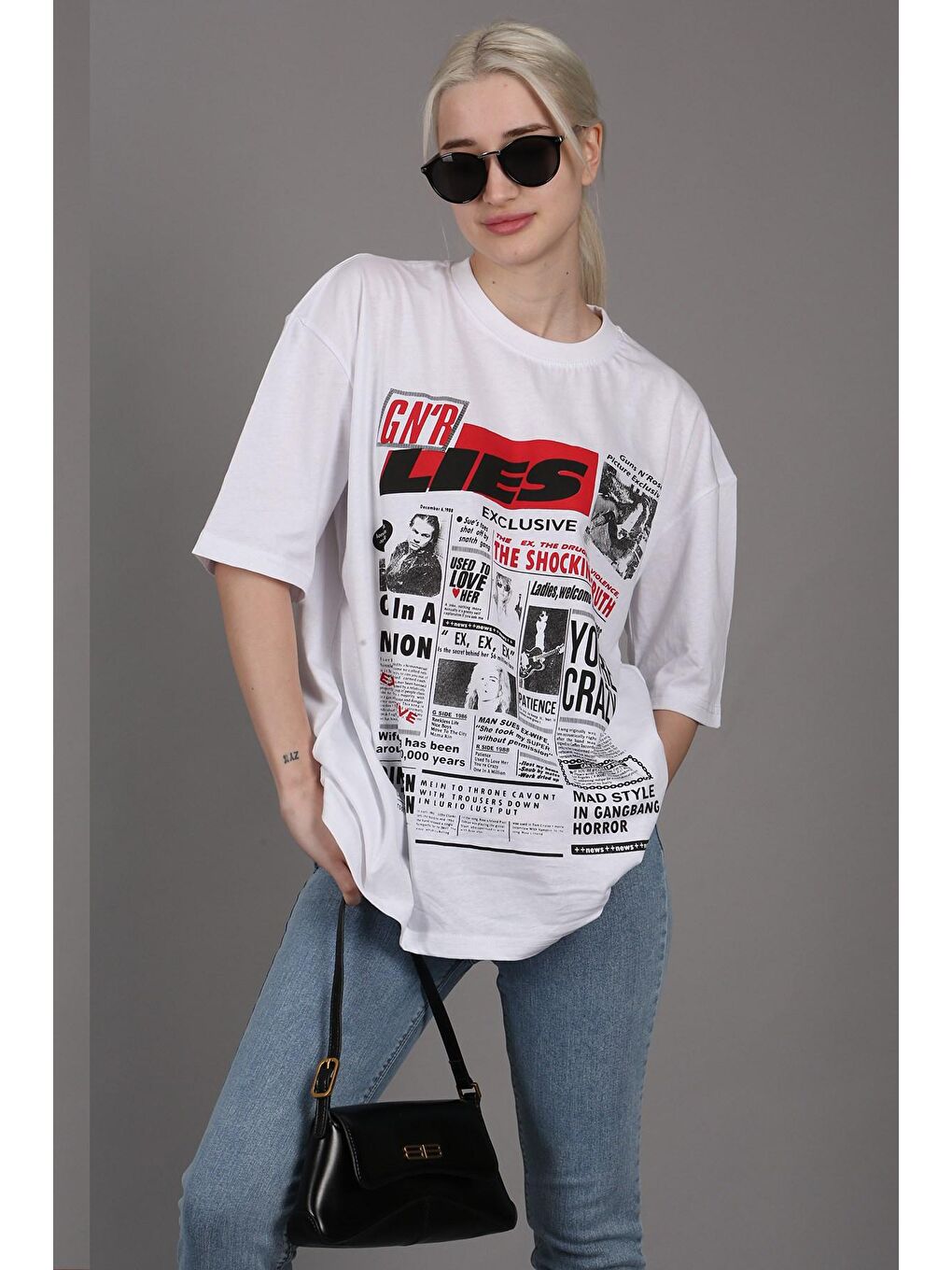 Beyaz Arka Baskılı Over Fit Kadın Tişört Mg1506-1