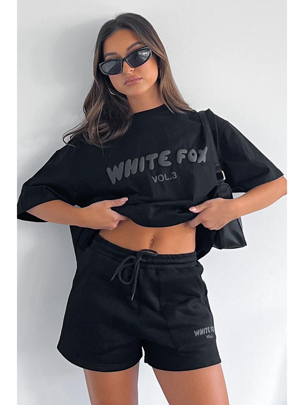 Siyah Baskılı Bisiklet Yaka Kadın Tişört MG1706