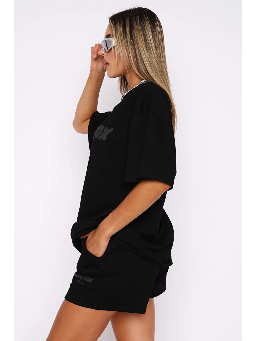 Siyah Baskılı Bisiklet Yaka Kadın Tişört MG1706-2