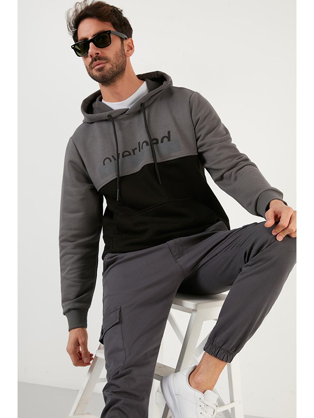 Siyah Pamuklu Kanguru Cepli Renk Blok Detaylı Kapüşonlu Erkek Sweatshirt 5905231