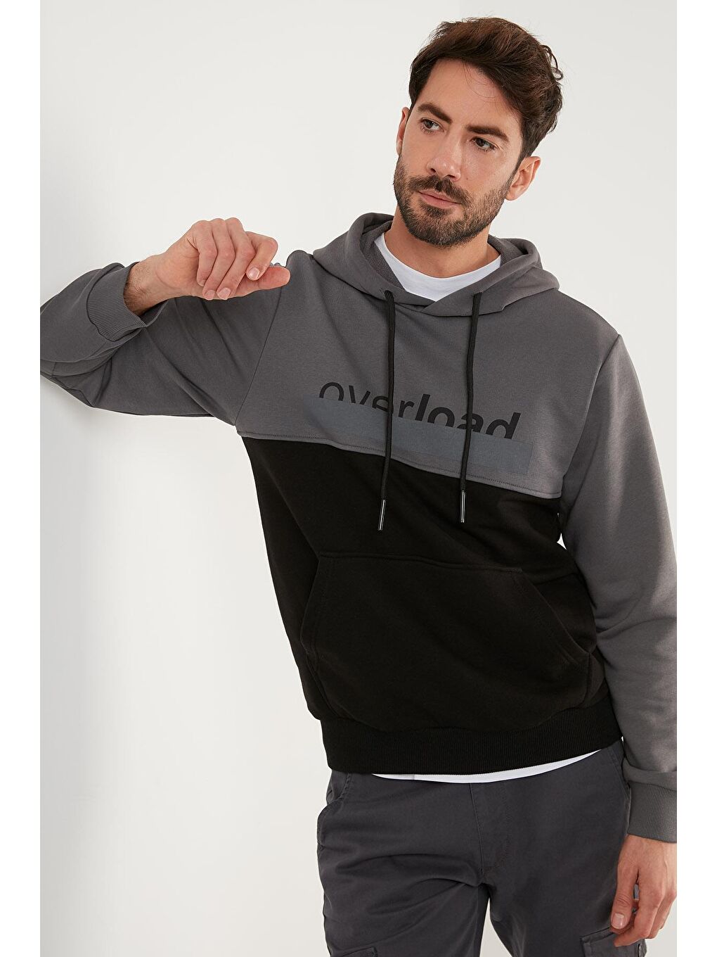 Siyah Pamuklu Kanguru Cepli Renk Blok Detaylı Kapüşonlu Erkek Sweatshirt 5905231-2