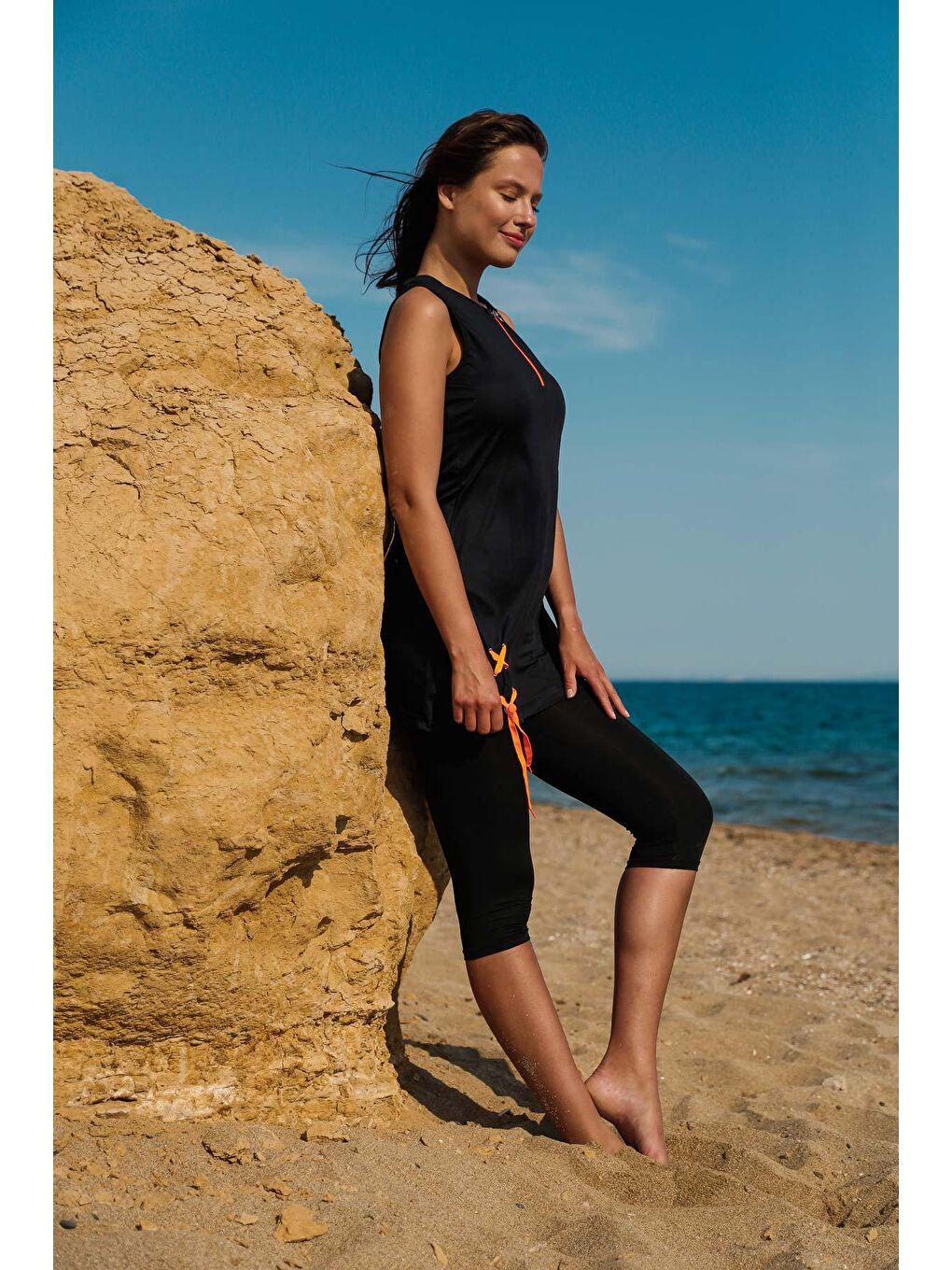 Siyah Yarı Kapalı Mayo R2219-1