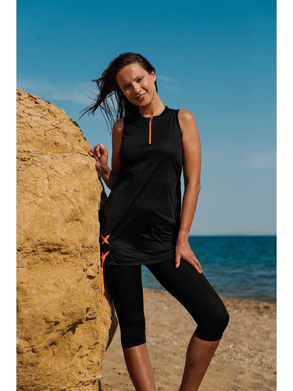 Siyah Yarı Kapalı Mayo R2219-2