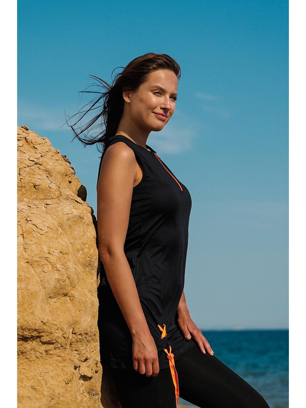 Siyah Yarı Kapalı Mayo R2219-3