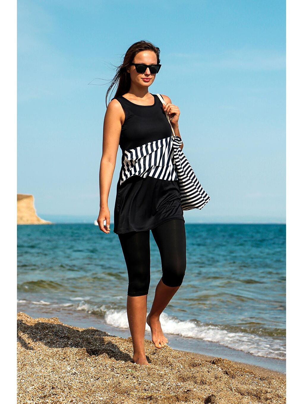 Siyah Yarı Kapalı Mayo R2210-1