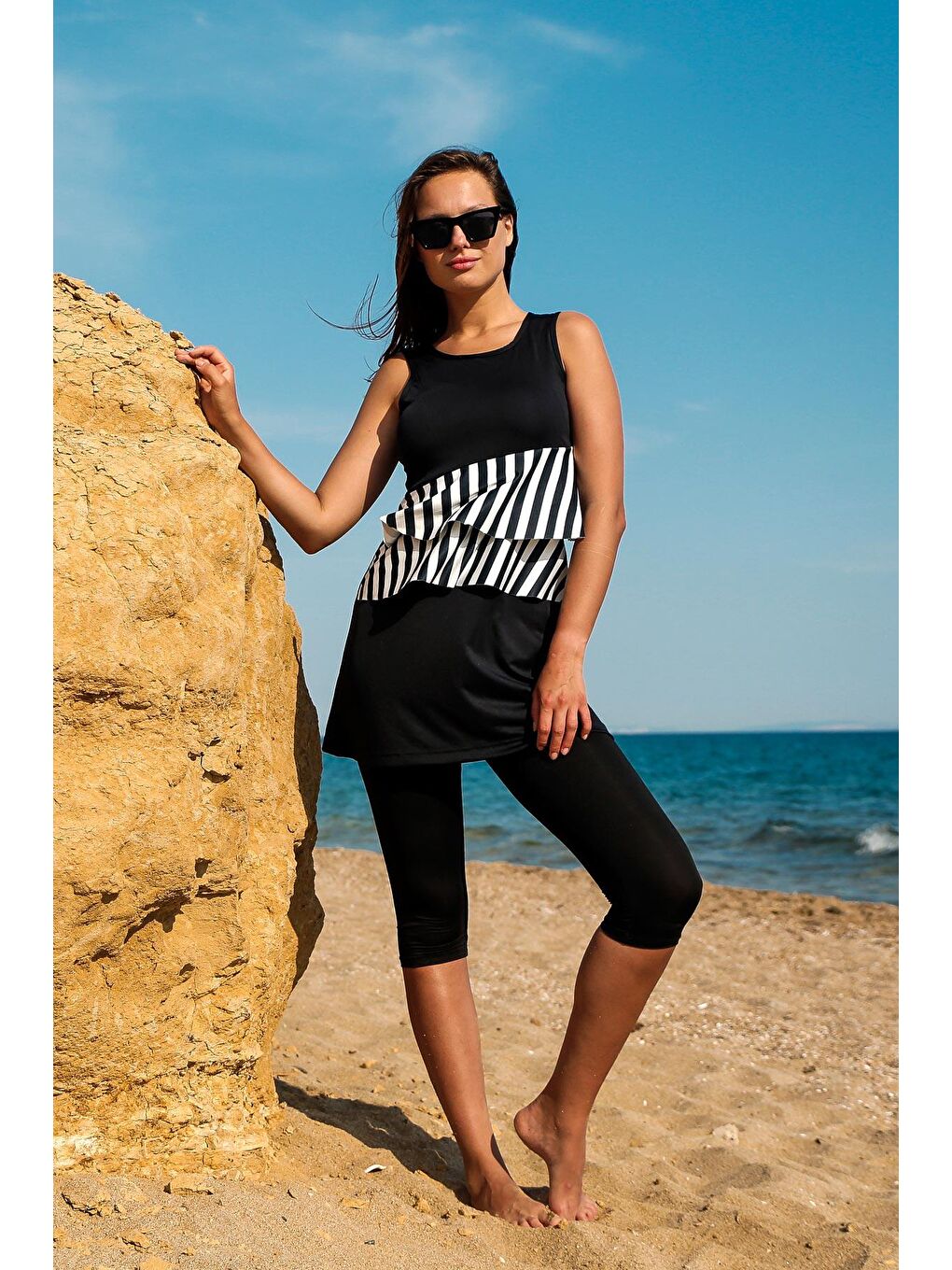 Siyah Yarı Kapalı Mayo R2210-2