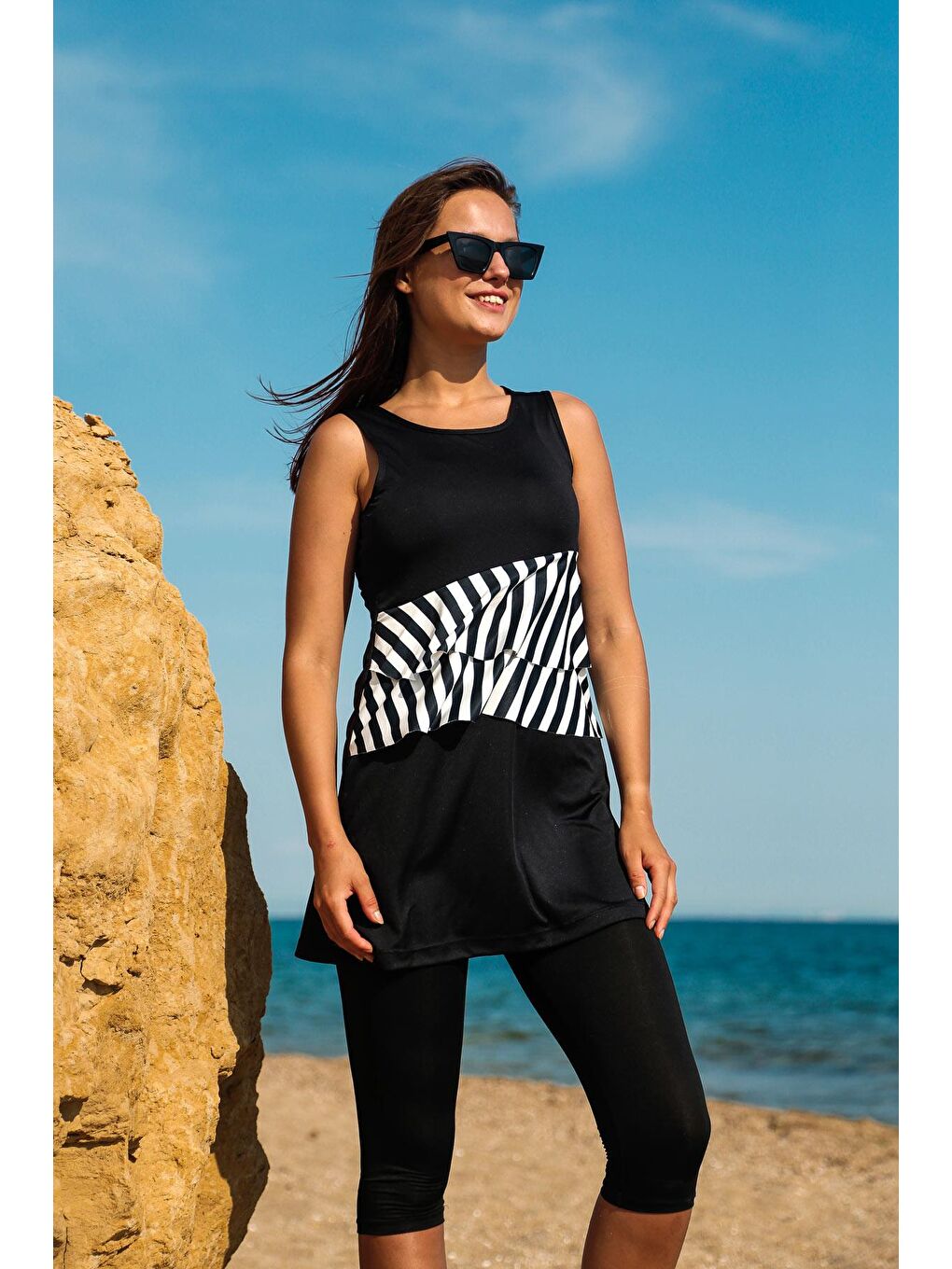 Siyah Yarı Kapalı Mayo R2210-3