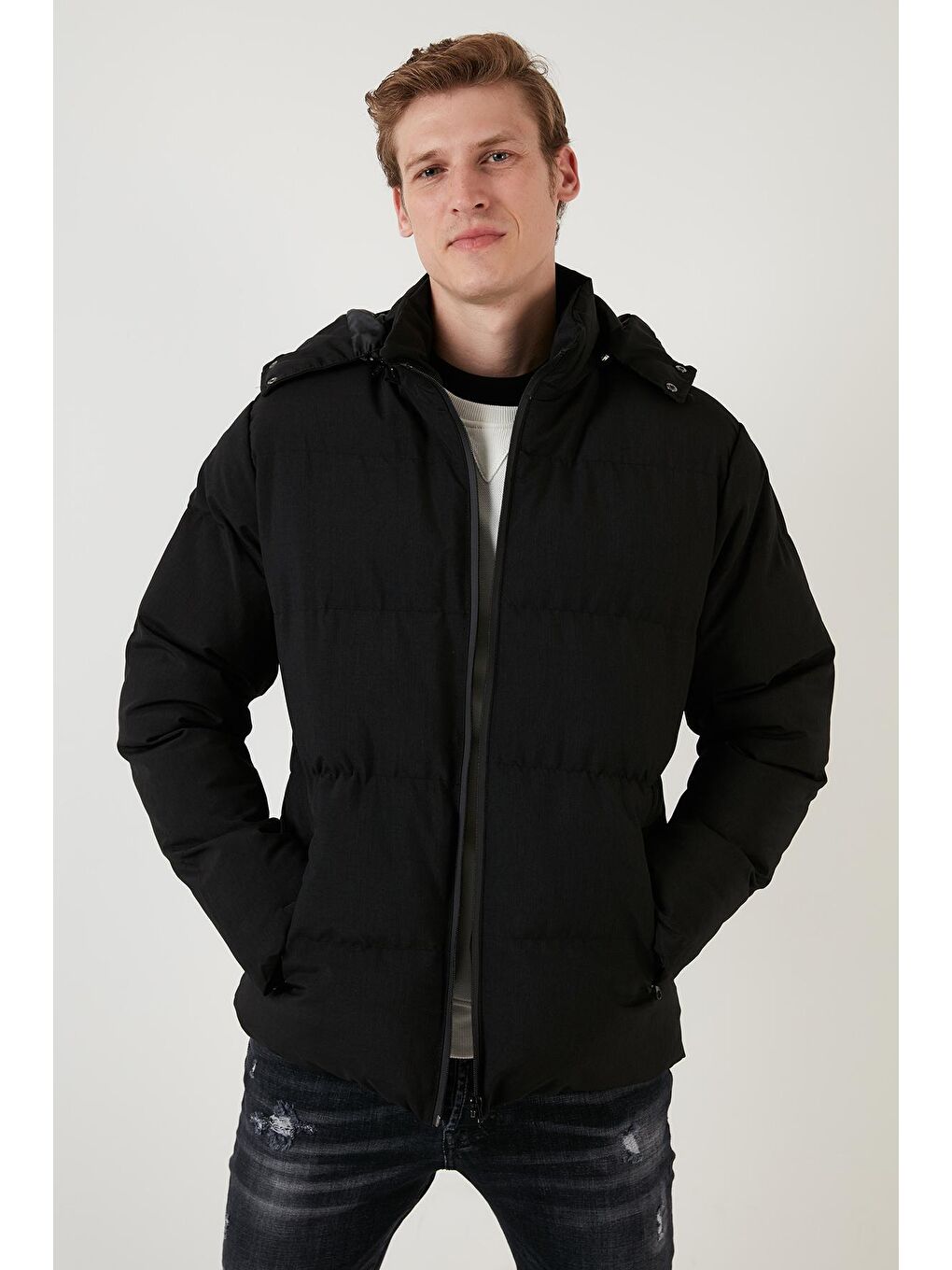 Siyah Suya Dayanıklı Regular Fit Çıkarılabilir Kapüşonlu Şişme Erkek Mont 584008-1