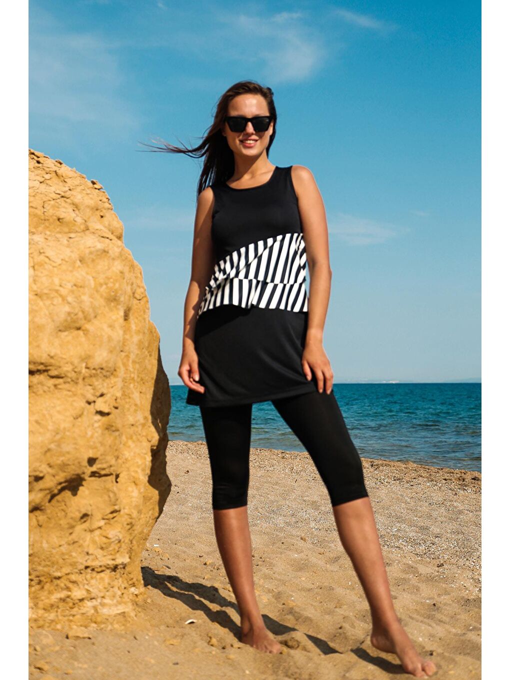 Siyah Yarı Kapalı Mayo R2210-4