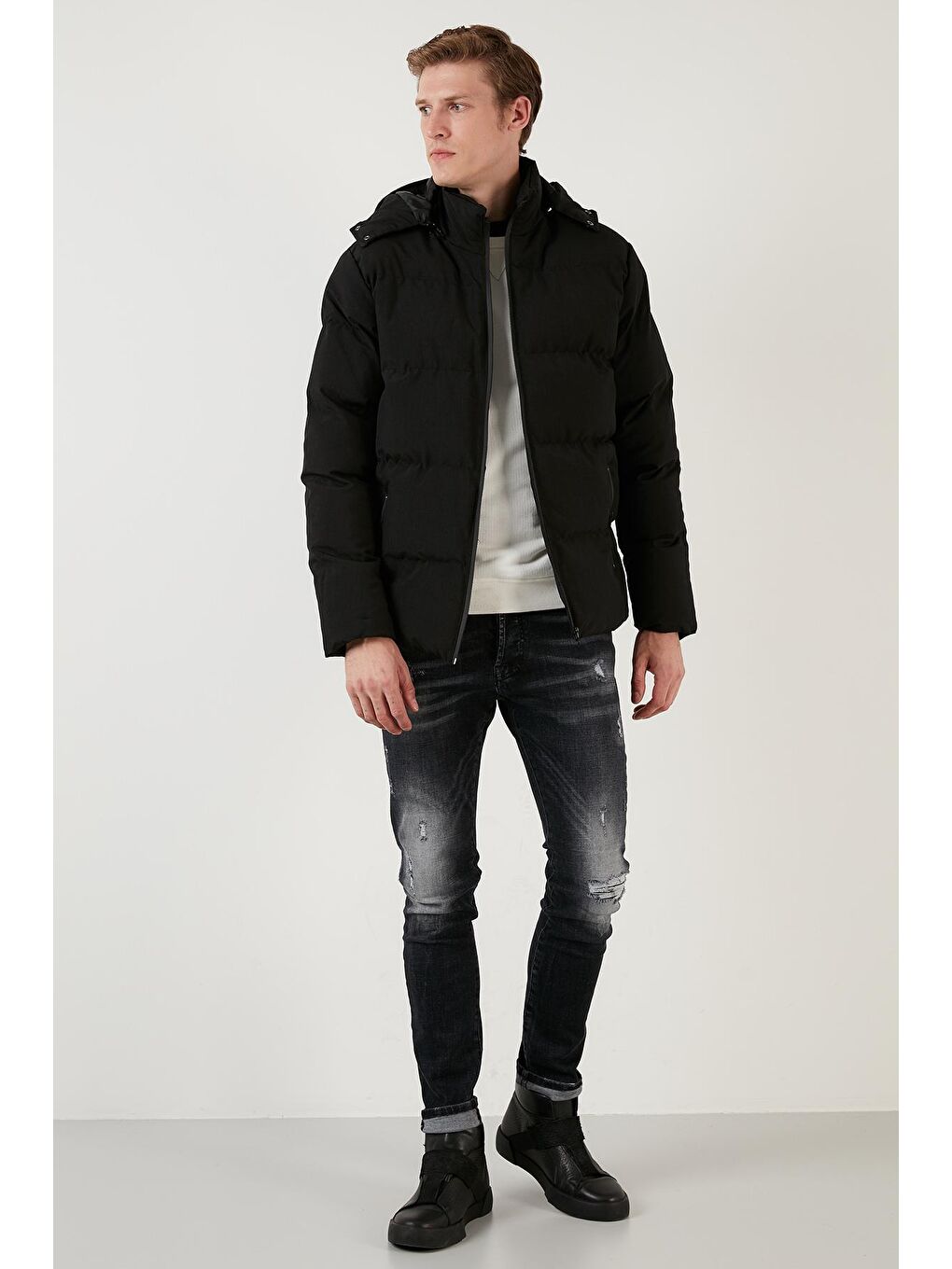 Siyah Suya Dayanıklı Regular Fit Çıkarılabilir Kapüşonlu Şişme Erkek Mont 584008-3