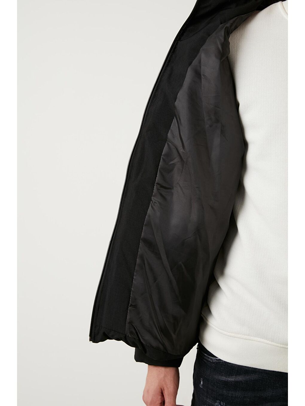 Siyah Suya Dayanıklı Regular Fit Çıkarılabilir Kapüşonlu Şişme Erkek Mont 584008-4
