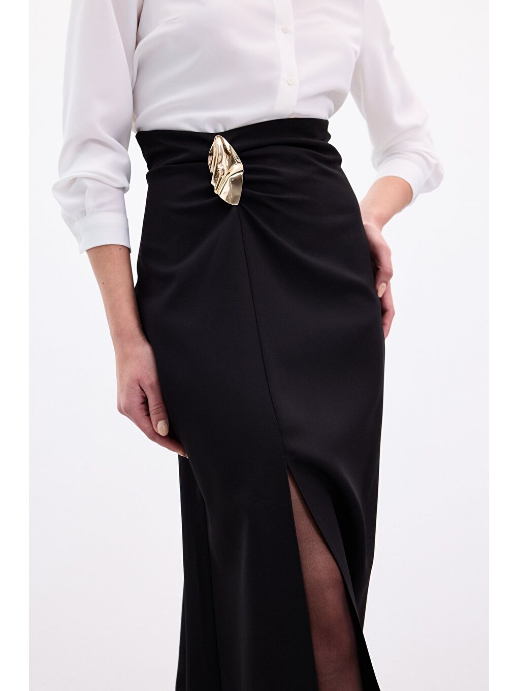Gold Yan Aksesuarlı Etek - Siyah-3