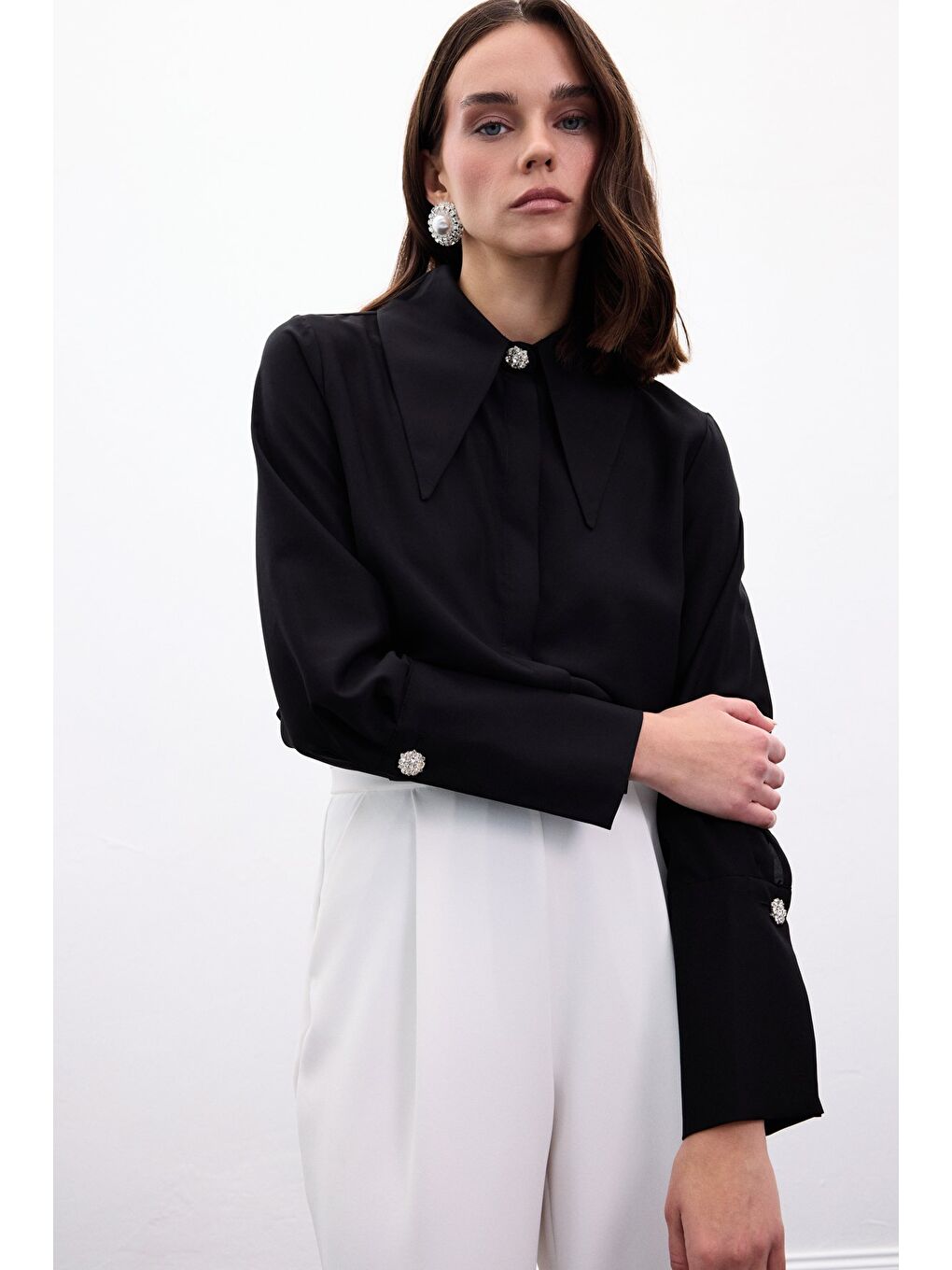 Yaka Ve Manşet Aksesuarlı Gömlek - Siyah-5