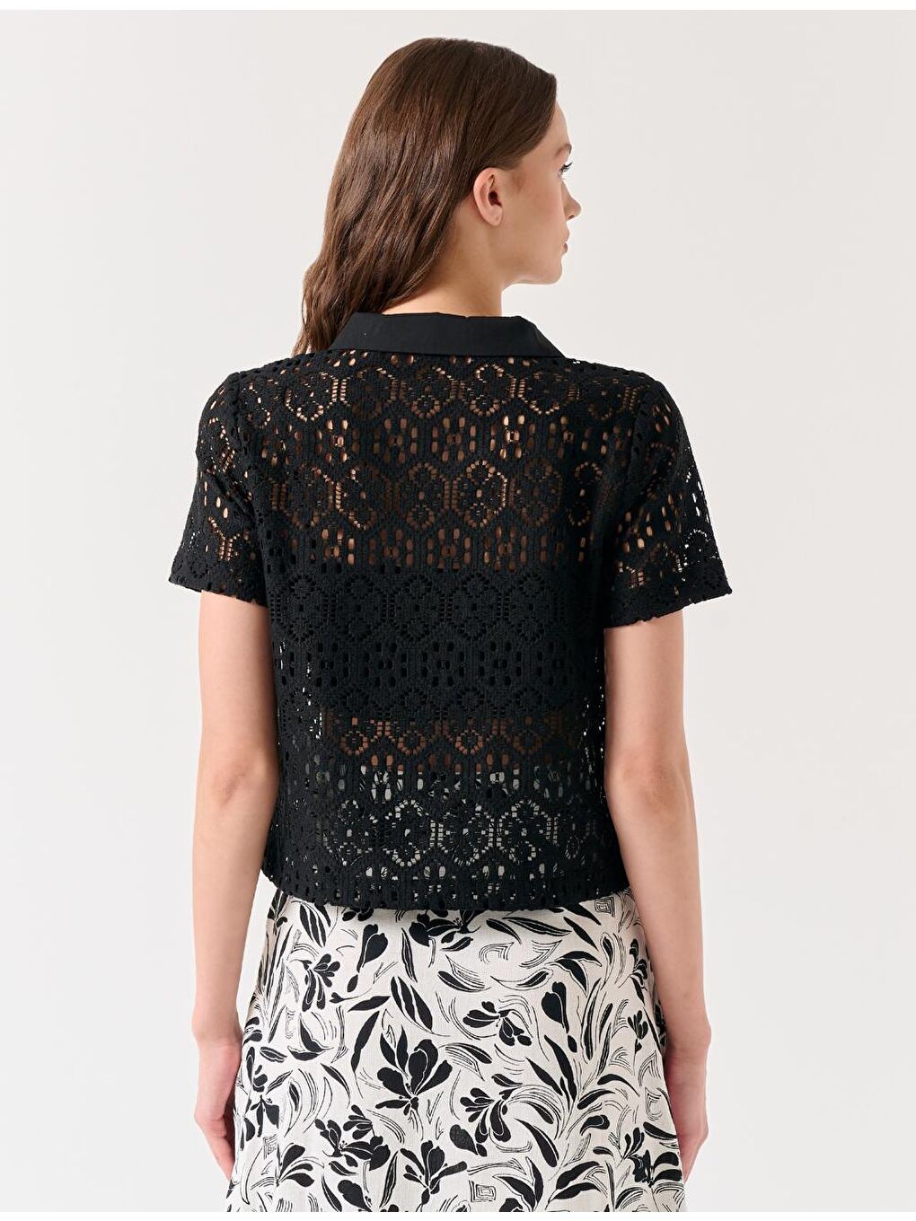 Siyah Dar Kesim Kısa Kollu Ajurlu Gömlek-4