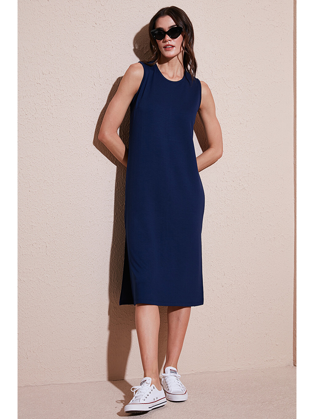 Lacivert Regular Fit Bisiklet Yaka Yırtmaç Detaylı Basic Midi Elbise 5866160-2