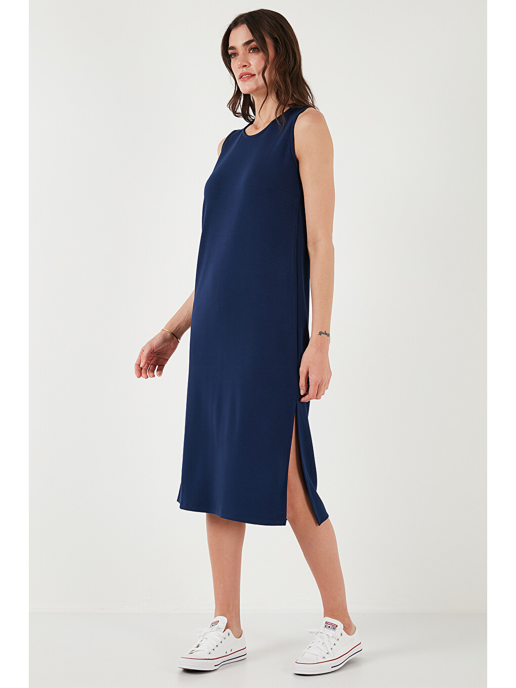 Lacivert Regular Fit Bisiklet Yaka Yırtmaç Detaylı Basic Midi Elbise 5866160-4