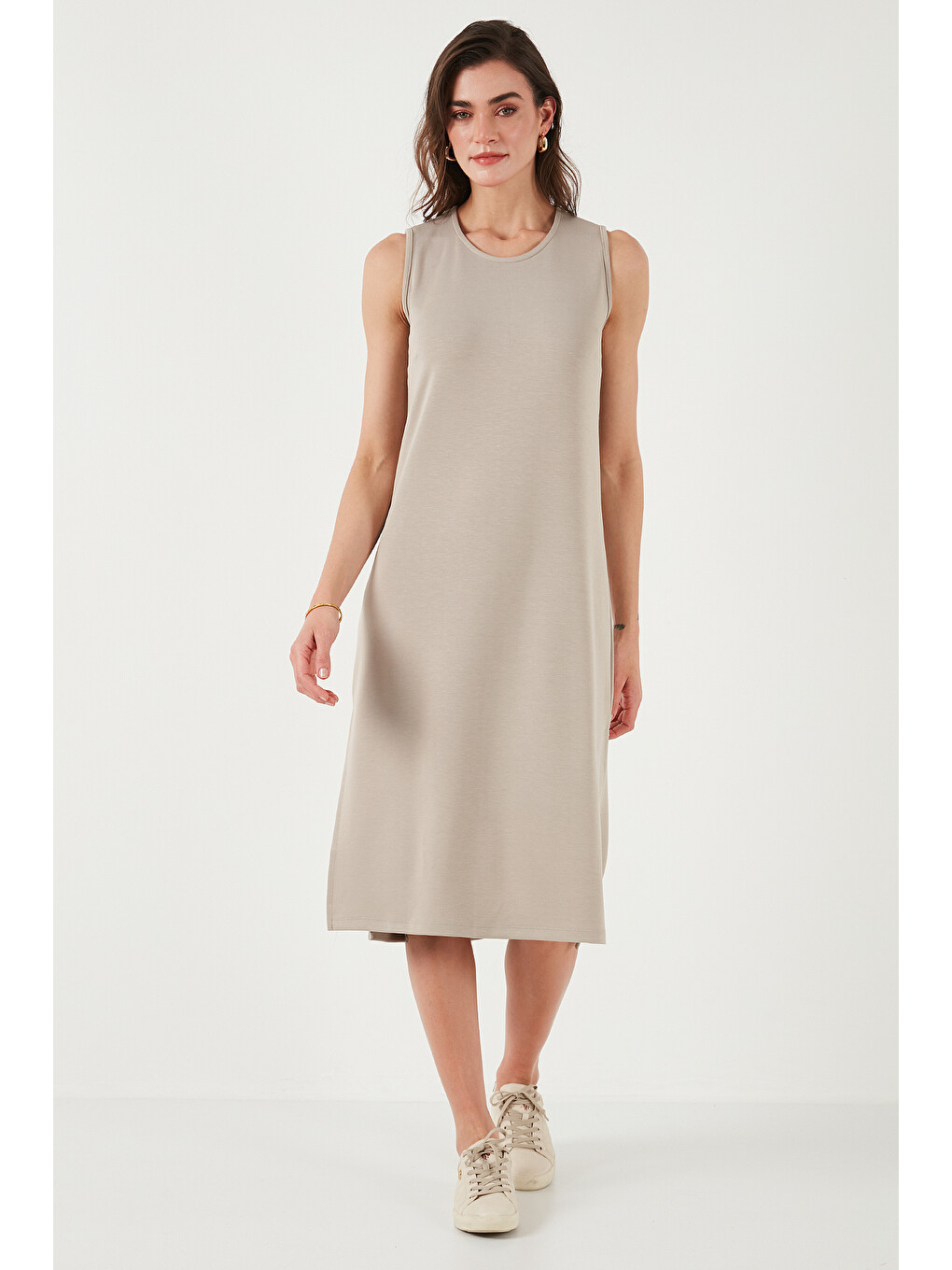 Bej Regular Fit Bisiklet Yaka Yırtmaç Detaylı Basic Midi Elbise 5866160-1