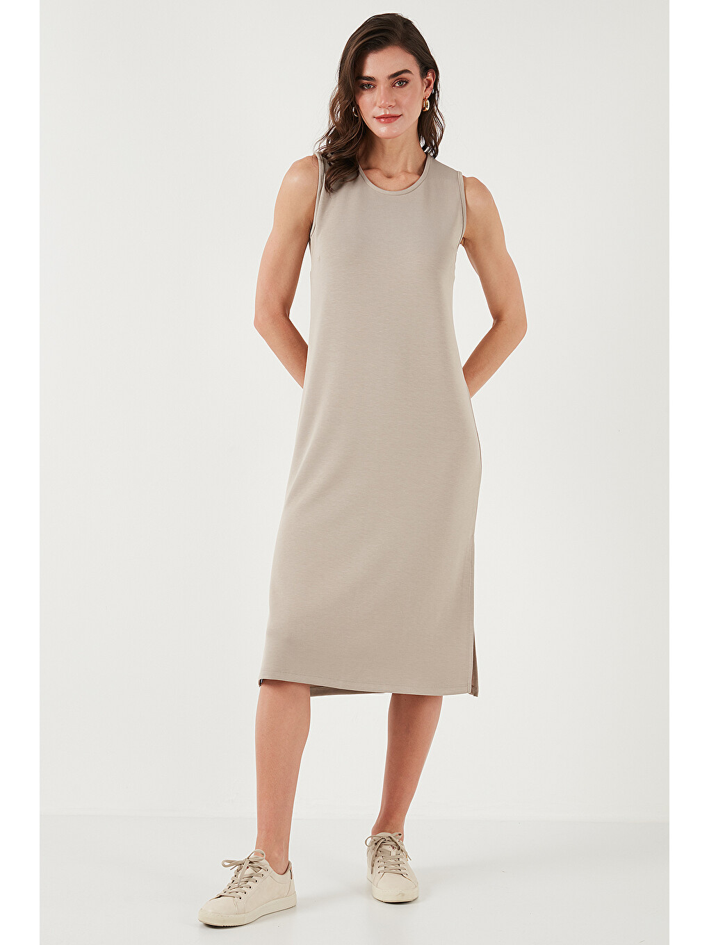 Bej Regular Fit Bisiklet Yaka Yırtmaç Detaylı Basic Midi Elbise 5866160-5