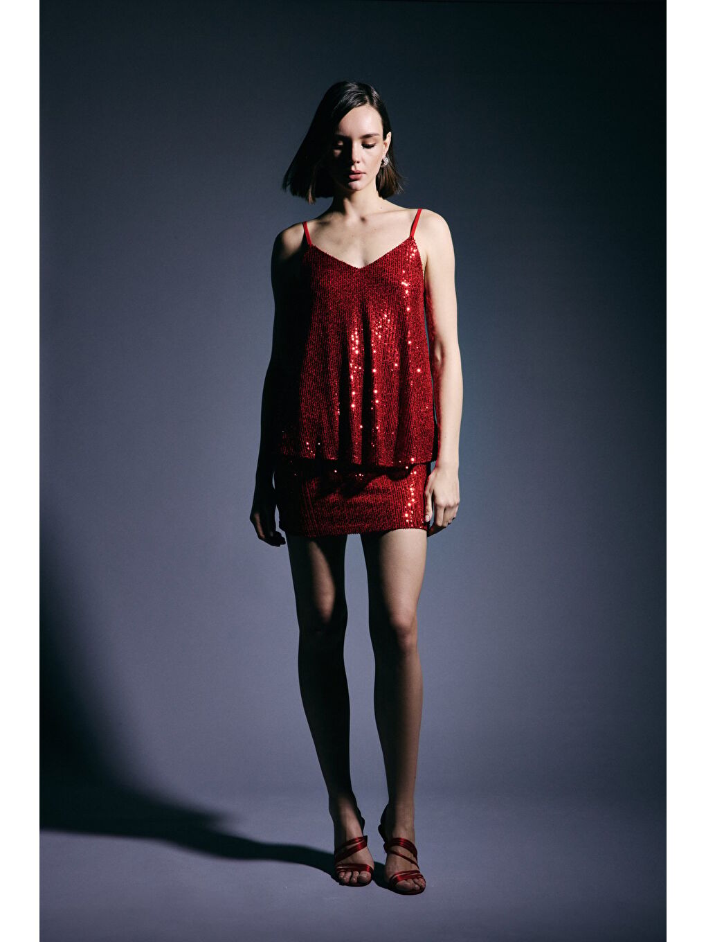 Payet Detaylı Askılı Bluz - Kırmızı-6