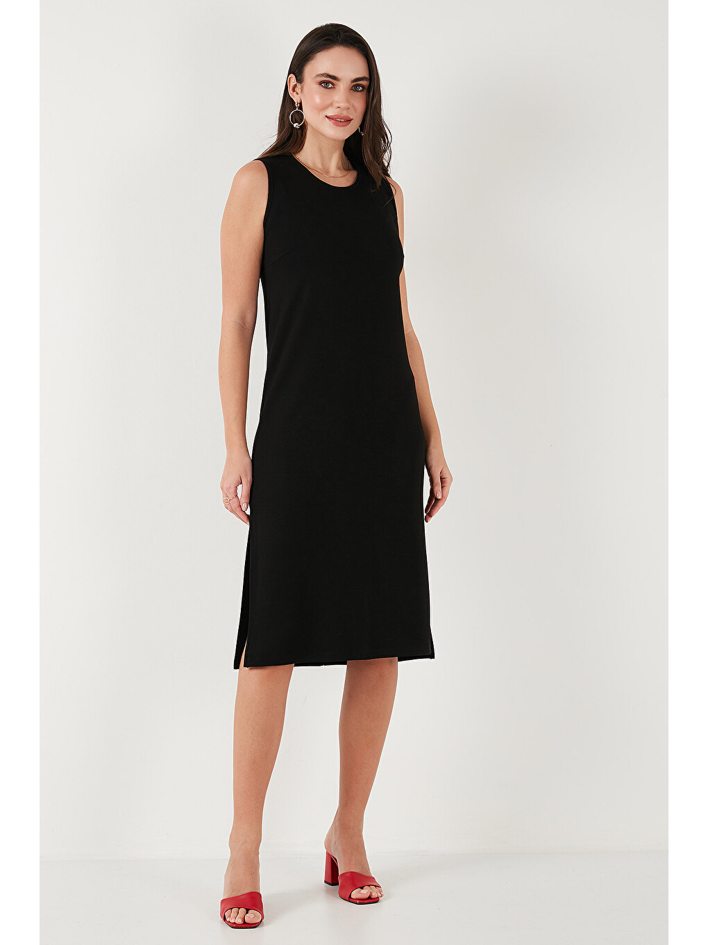 Siyah Regular Fit Bisiklet Yaka Yırtmaç Detaylı Basic Midi Elbise 5866160-5