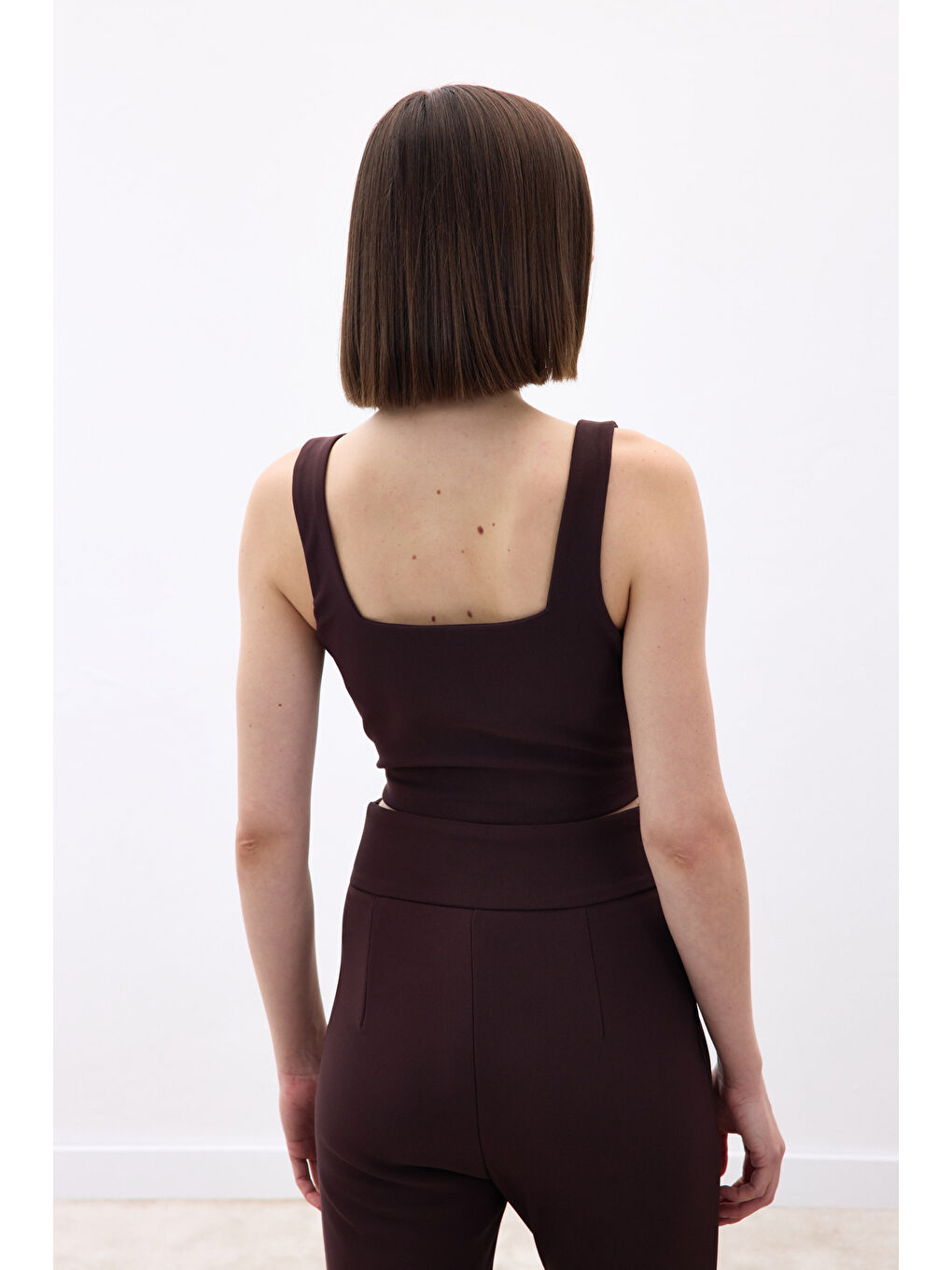 Kahverengi Yaka Gold Aksesuarlı Bluz - Kahve-7