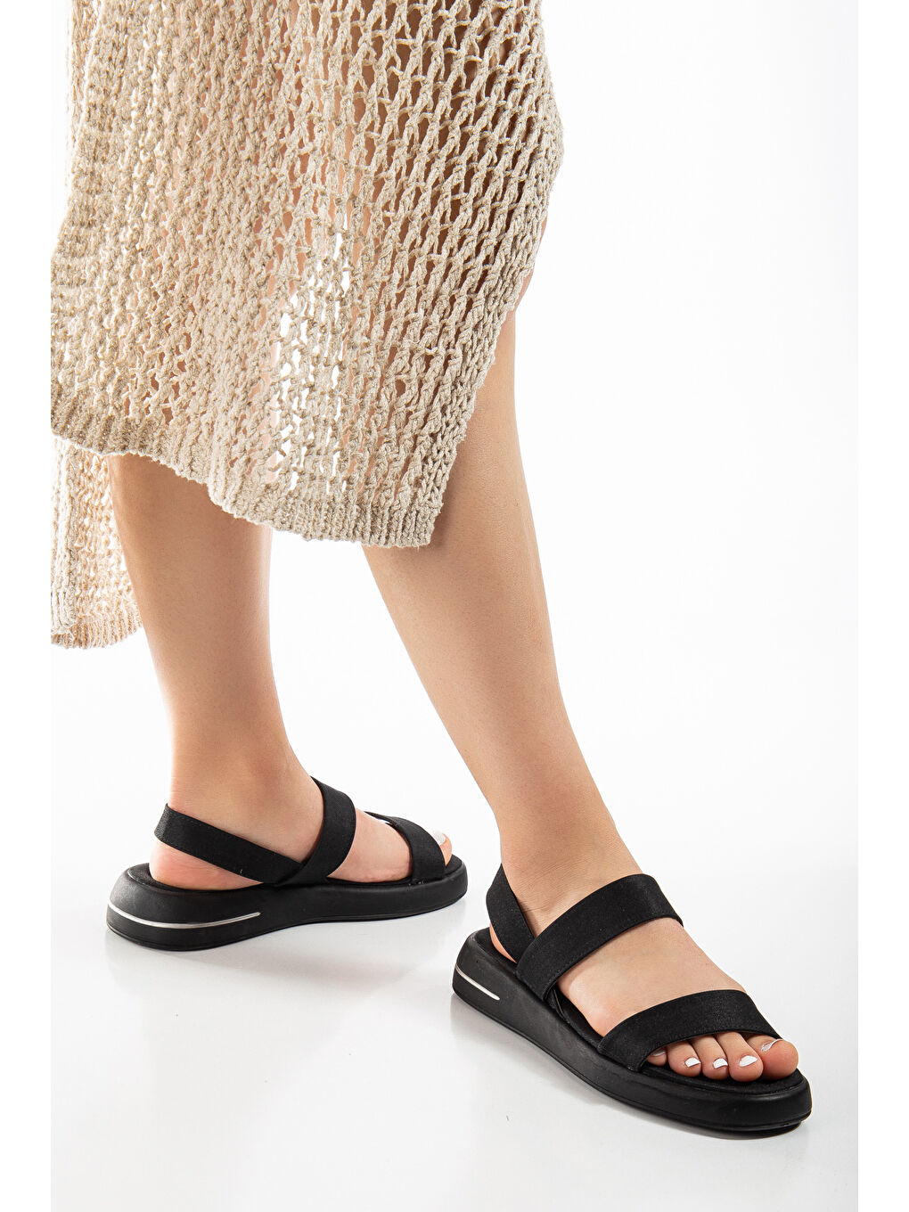 Kadın Siyah Keten Rahat Kalıp Poli Taban Çift Bantlı Sandalet-1