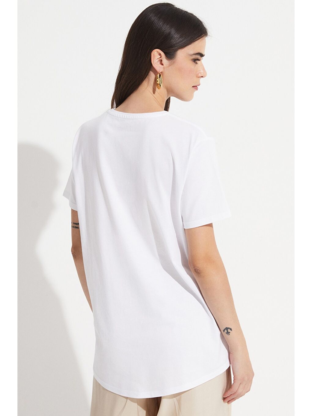 Beyaz Pamuk Regular/Normal Kalıp Kısa Kollu Basic Bisiklet Yaka Örme Tişört-4