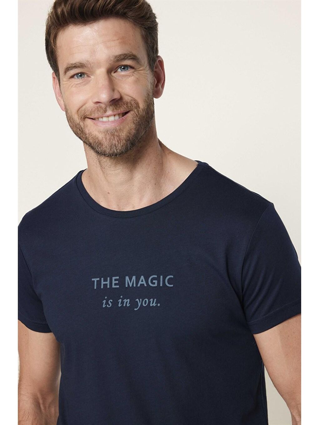 Erkek Slim Fit Dar Kesim %100 Pamuk Yumuşak Dokulu Baskılı Lacivert Bisiklet Yaka Tişört